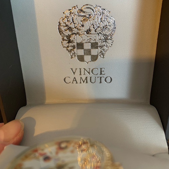 Vince Camuto floral face women’s Watch - Picture 4 of 10